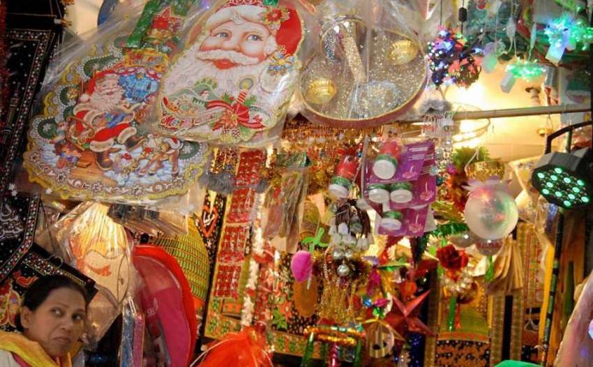 راولپنڈی: کرسمس کی تیاریوں میں مصروف ایک فیملی کے لوگ اردو ..