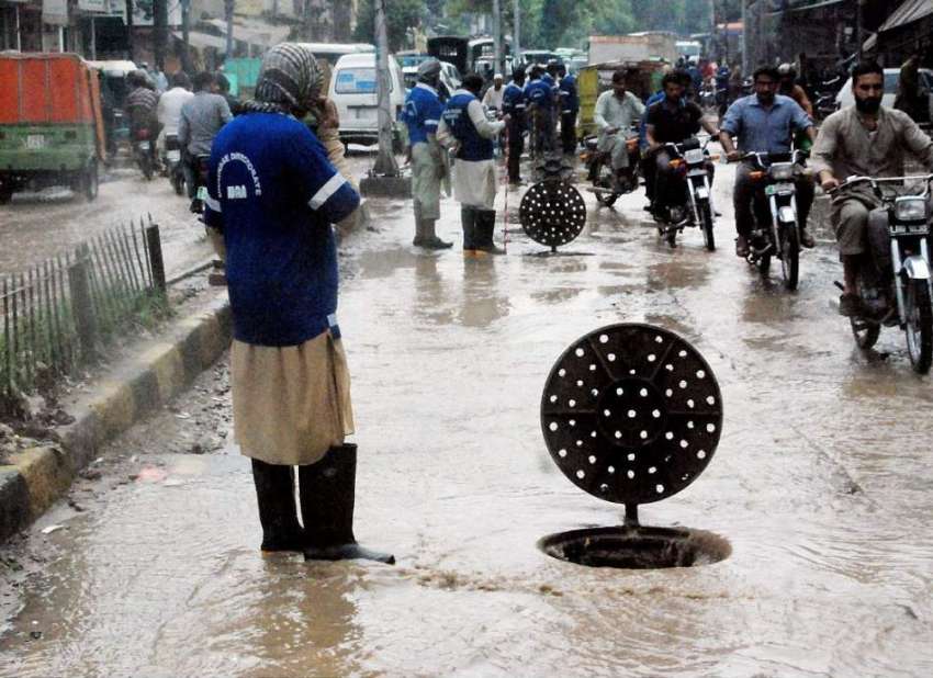 لاہور: شہر میں ہونیوالی بارش کے پانی کے نکاس کے لیے واسا ..