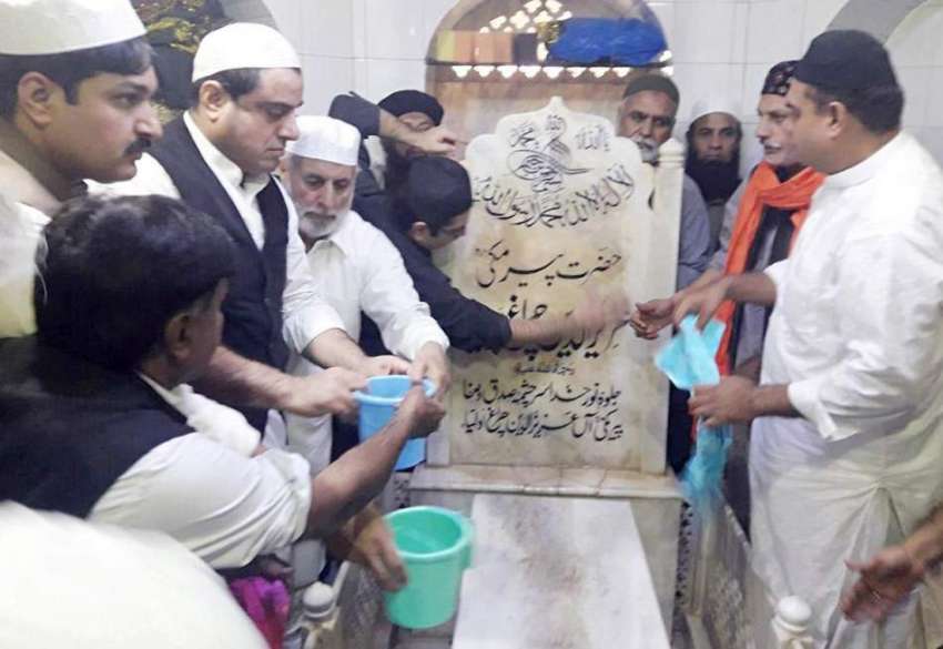 لاہور: صوبائی وزیر خوراک بلال یاسین حضرت پیر مکی (رح) کے مزار ..