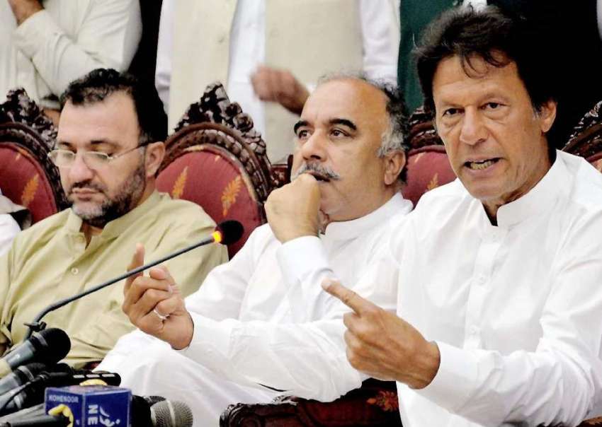 پشاور: پاکستان تحریک انصاف کے چیئرمین عمران خان سی ایم ہاؤس ..