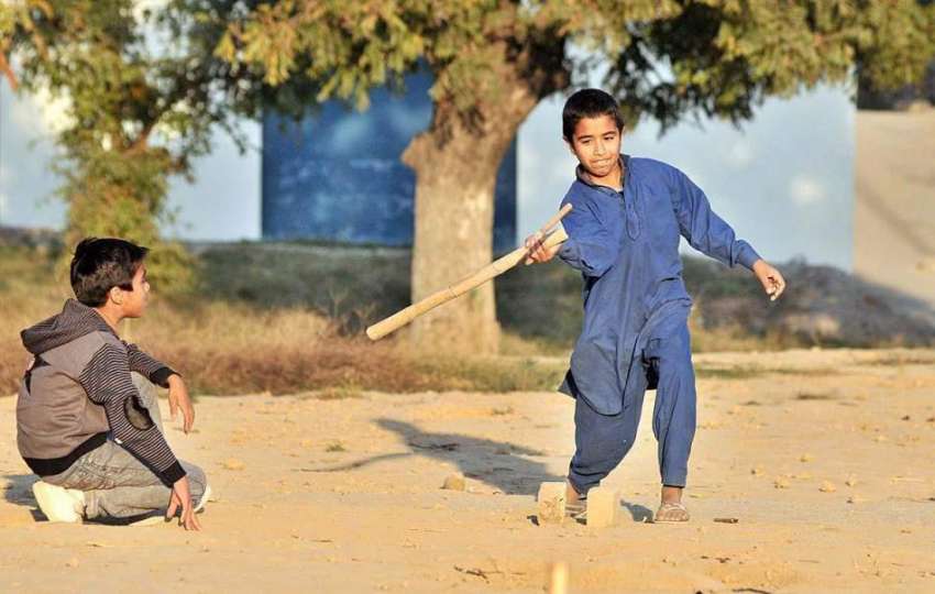 اسلام آباد: مقامی پارک میں بچے کھیل کود میں مصروف ہیں۔