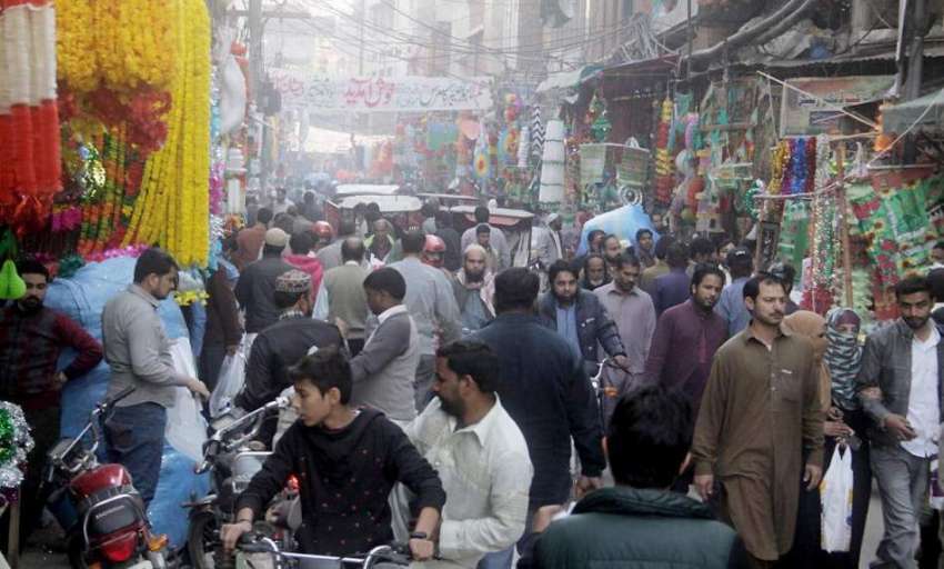 لاہور: عید ملادالنبی ﷺ کی آمد کے سلسلہ میں گنبد روڈ پر سجاوٹی ..