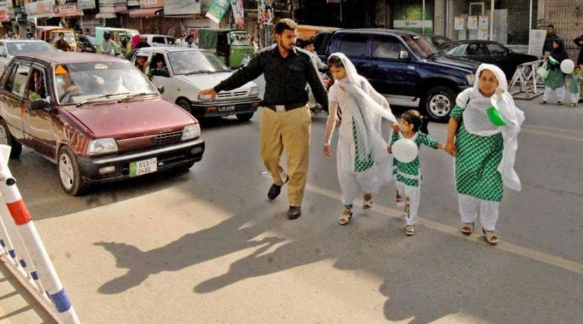 راولپنڈی: مری روڈ پر شدید ٹریفک جام کے باعث پنجاب پولیس کا ..