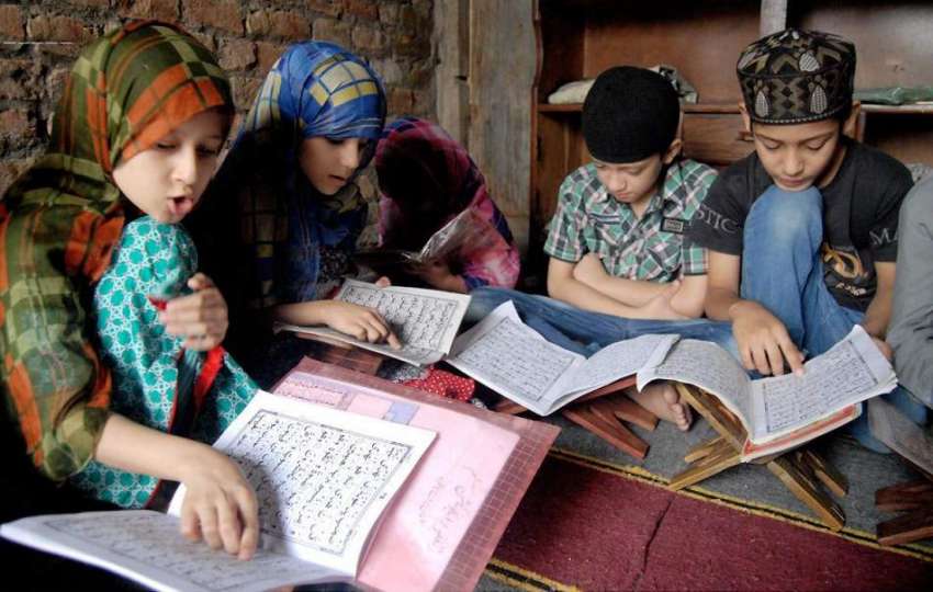 راولپنڈی: رمضان المبارک میں روزہ دار بچے قرآن پاک کی تلاوت ..