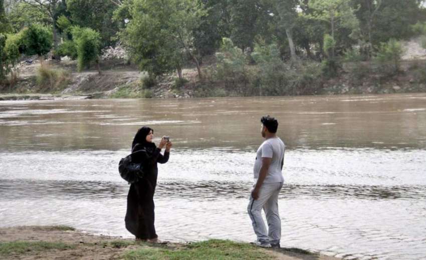 لاہور: شہر ک موسم خوشگوار ہونے پر دریائے راوی کی سیر کے لیے ..