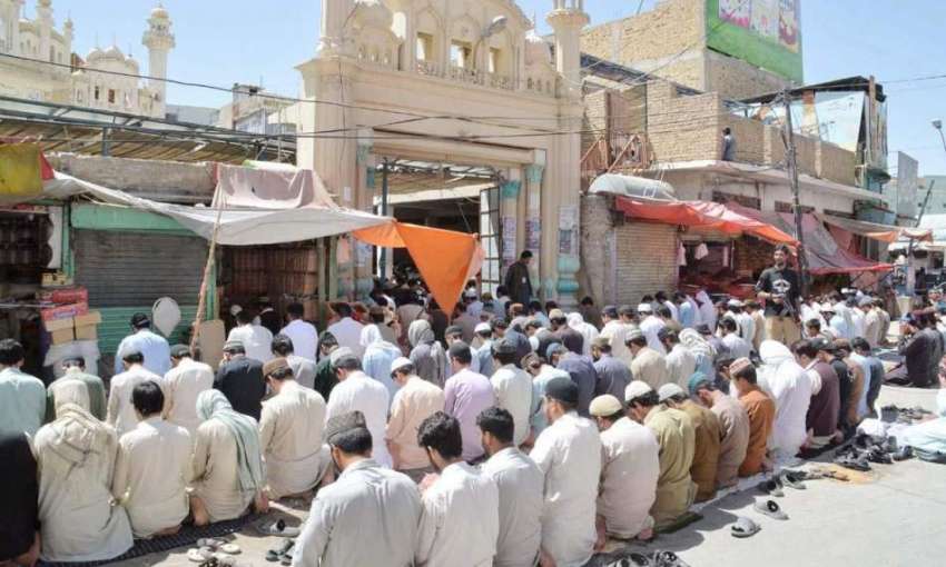 کوئٹہ: نماز جمعہ کی ادائیگی کے موقع پر پولیس اہلکار الرٹ ..