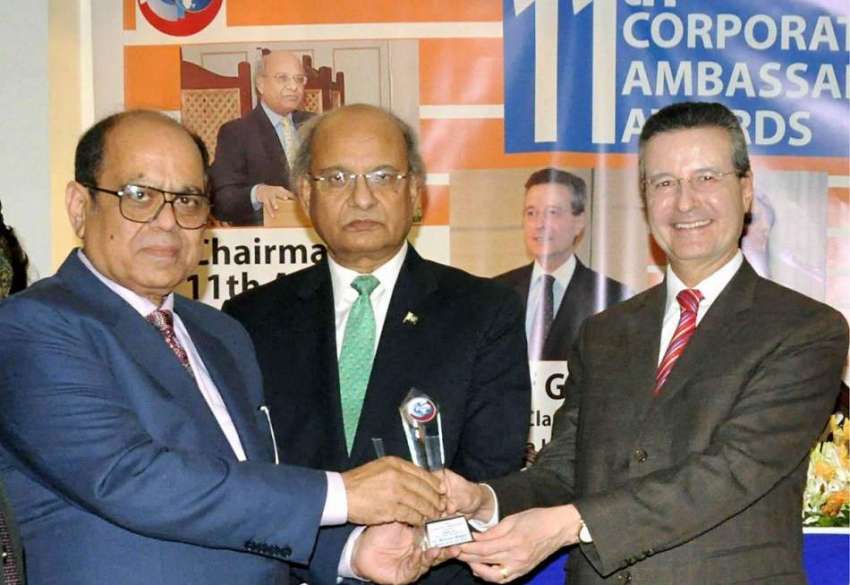 کراچی: برازیل کے سفیر کلاڈ یولنس اور ڈاکٹراشفاق حسن خان ..