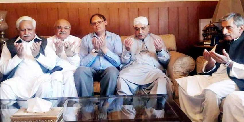 پشاور: سابق صدر آصف علی زرداری پشاور میں اے این پی کے مرحوم ..