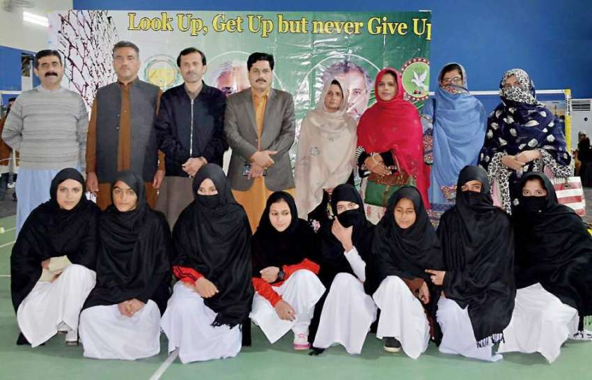پشاور: گورنر فاٹا یوتھ فیسٹیول کے موقع پر کھلاڑیوں کا مہمان ..