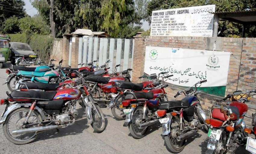 راولپنڈی: گلاس فیکٹری چوک میں لیپروسی ہسپتال کے گیٹ پر پارکنگ ..