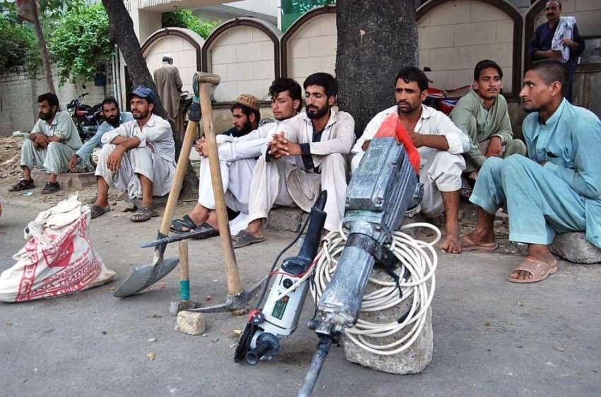 اسلام آباد: وفاقی دارالحکومت میں مزدور دیہاڑی کے منتظر ہیں۔