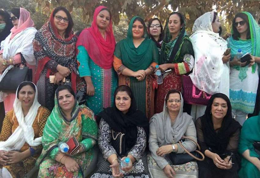 اسلام آباد: نیب کورٹ کے باہر لیگی خواتین مریم نواز کی پیشی ..