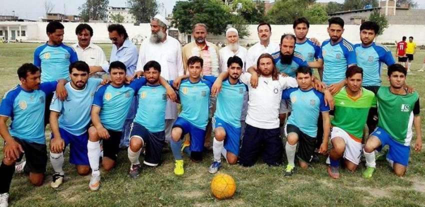 پشاور: انٹر کلب فٹبال چپئن شپ کے فائنل میچ کی فاتح ٹیم کا ..