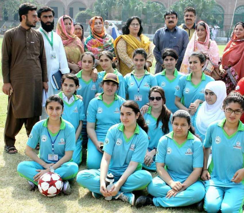 پشاور: گرلز انٹر کالجز فٹبال ٹورنامنٹ کے سیمی فائنل میں ..
