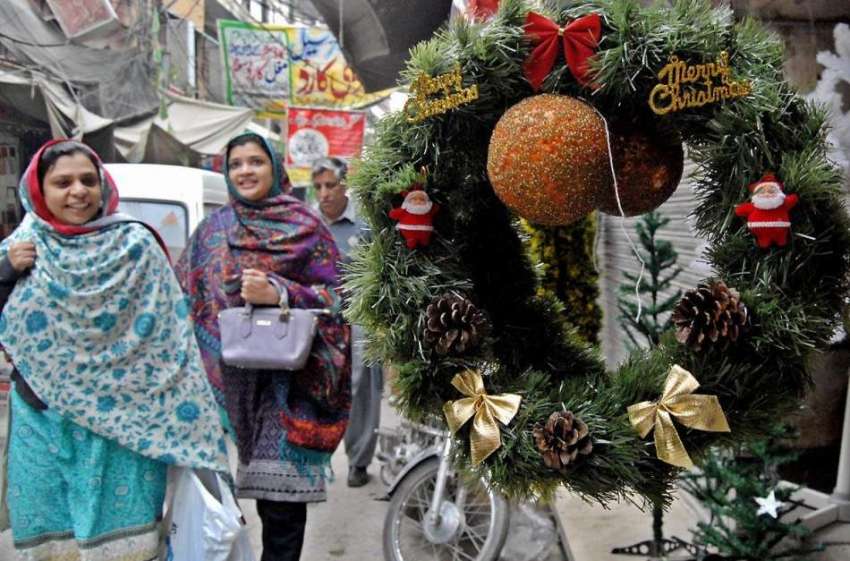 راولپنڈی: کرسمس کی تیاریوں میں مصروف ایک فیملی کے لوگ اردو ..