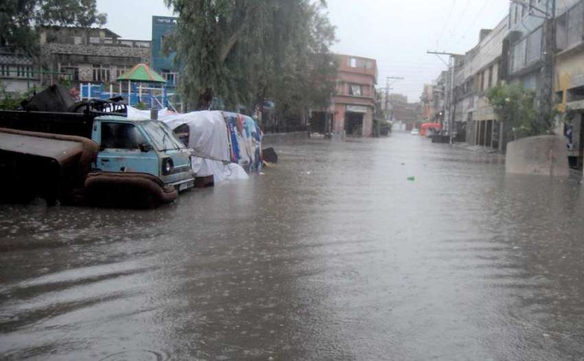 راولپنڈی: کمیٹی چوک کے علاقہ مکھا سنگھ میں شدید بارش سے گلی ..