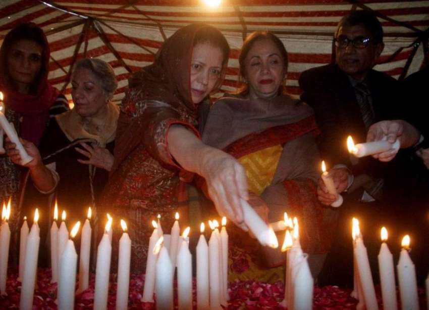 لاہور: سانحہ اے پی ایس پشاور کے شہداء کی یاد میں شمعیں روشن ..