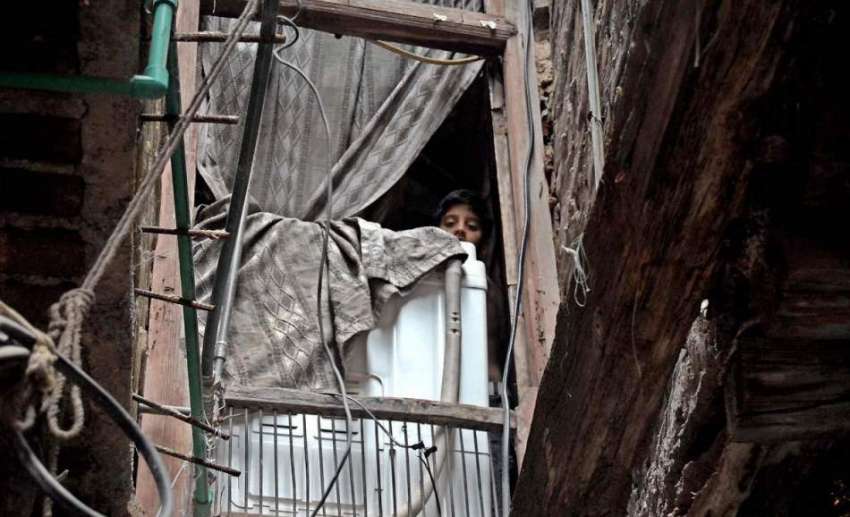 راولپنڈی: ٹی ایم اے کی نا اہلی، اندرون شہر میں خطرنک پرانی ..