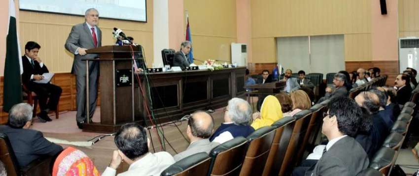 اسلام آباد: وفاقی وزیر خزانہ سینیٹر اسحاق ڈار ٹیکس ڈائریکٹری ..