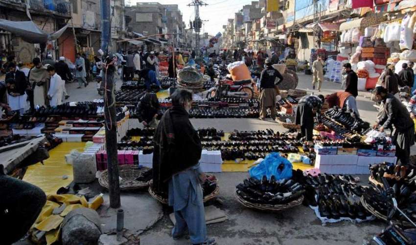راولپنڈی: گنجمنڈی میں تجاوزات کا منظر۔