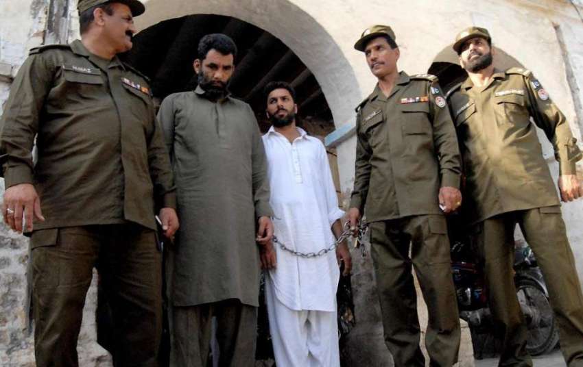 راولپنڈی: مختلف مقامات میں گرفتار ملزمان پولیس کی حراست ..