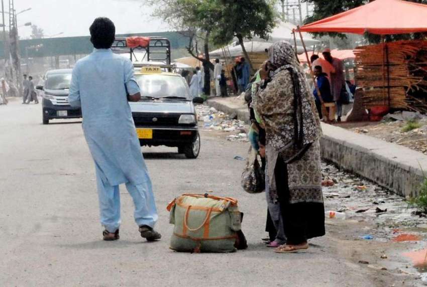 راولپنڈی: ٹرانسپورٹ کی کمی کے باعث عید مناکر واپس آنیوالے ..