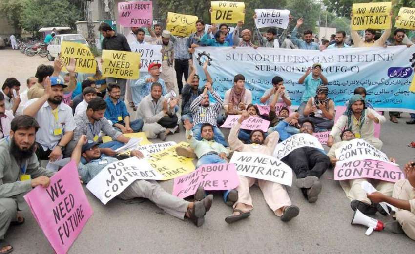 لاہور: سوئی نادرن گیس کمپنی کے ملازمین اپنے مطالبات کے حق ..