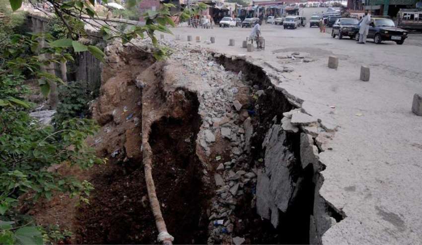 راولپنڈی: شدید بارشوں کے باعث سوہاں روڈ ٹوٹ پھوٹ کا شکار ..