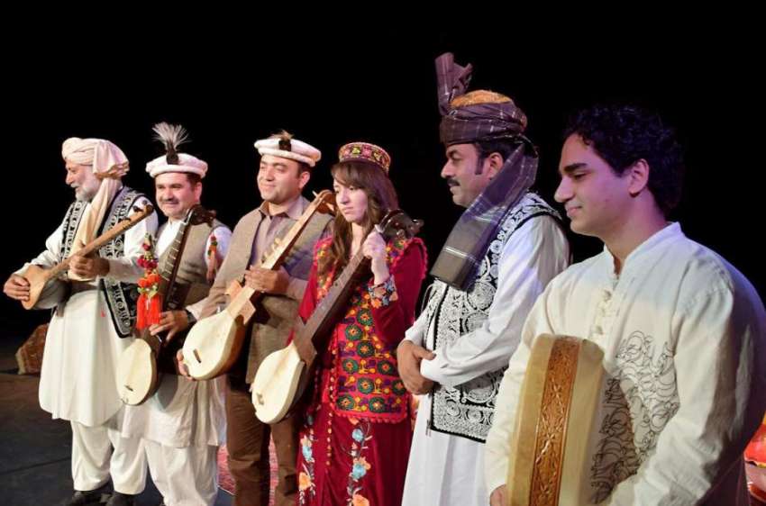 پیرس: دو روزہ پاکستانی ثقافتی اور علاقائی موسیقی میلہ میں ..