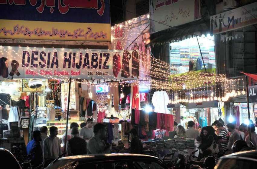 اسلام آباد: شہری بڑی تعداد میں عید کی خریداری میں مصروف ہیں۔