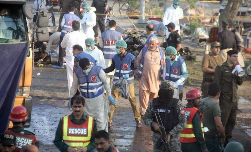 لاہور: فیروز پور روڈ پر دھماکے کے بعد قانون نافظ کرنیوالے ..
