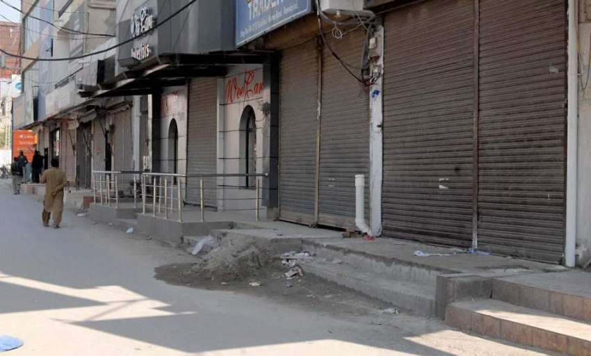 راولپنڈی: فیض آباد دھرنے کے باعث کاروباری مرکز بند پڑے ہیں۔