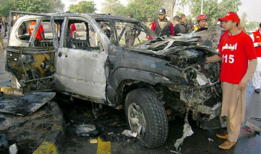 پشاور: حیات آباد بم دھماکے میں شہید ہونیوالے ایڈیشنل آئی ..