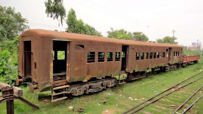 لاہور: شاہدرہ کے علاقہ میں ریلوے کا اثاثہ حکام کی توجہ کا ..