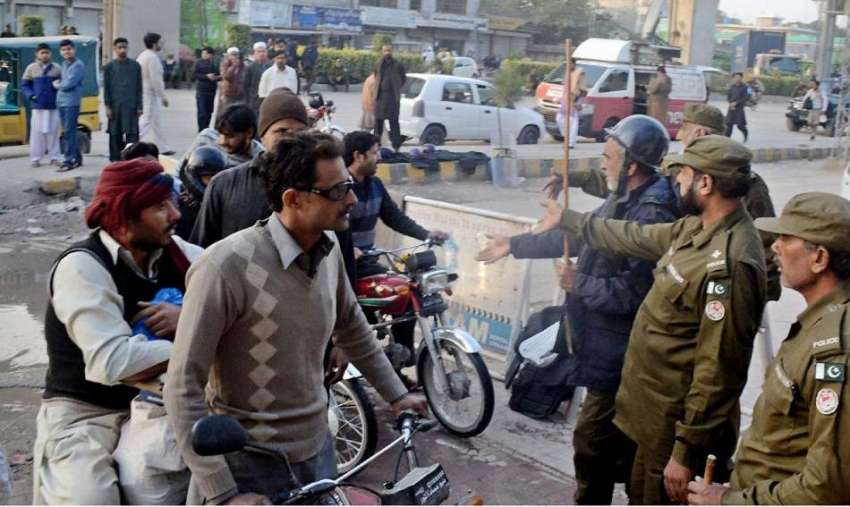 راولپنڈی: پولیس اہلکار عدالتی حکم پر دھرنے کی طرف جانیوالیے ..