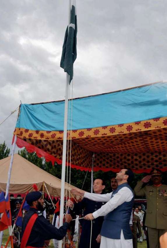 گلگت: گورنر گلگت بلتستان میر غضنفر علی خان، وزیر اعلیٰ حافظ ..