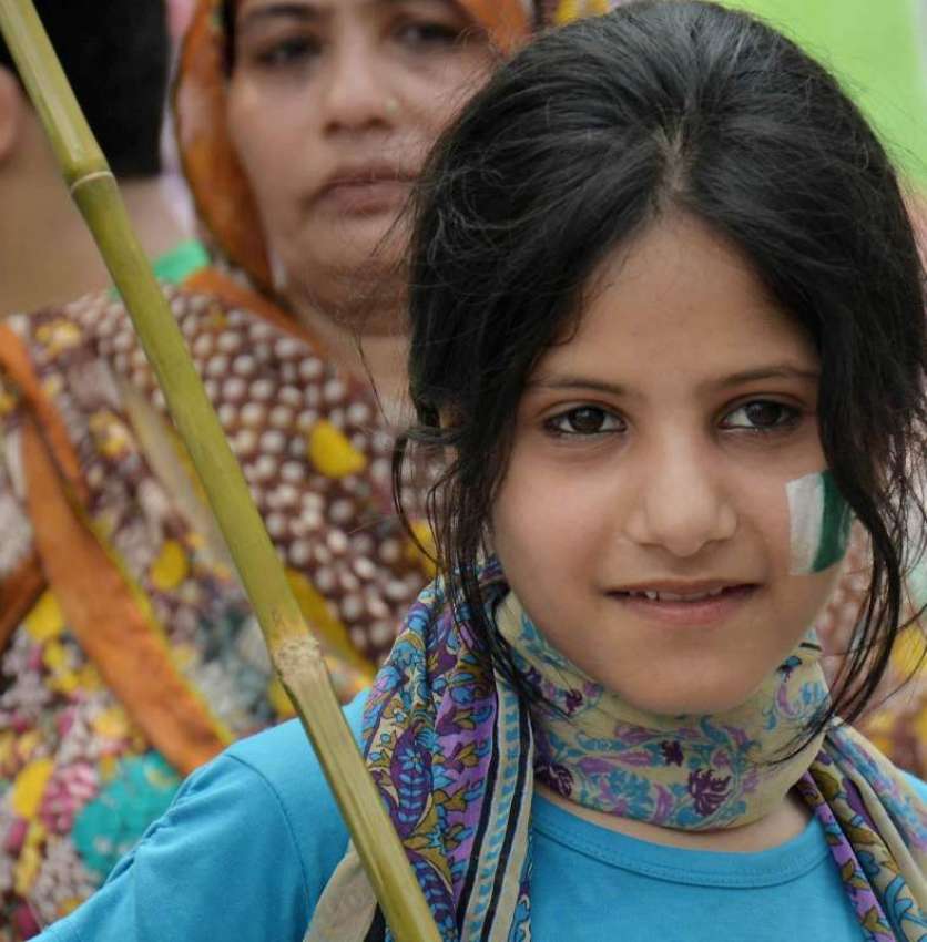 اسلام آباد: مسلم لیگ ن کی ریلی میں شرکت کے لیے آئی ایک بچی۔
