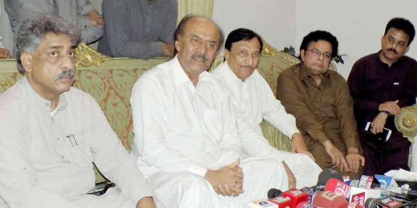 حیدر آباد: صوبائی وزیر خوراک سندھ نثار کھوڑو، پی پی کے ڈویژنل ..