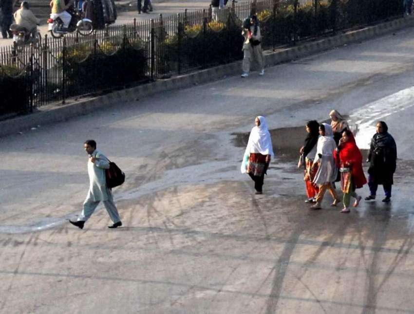 راولپنڈی: فیض آباد میں تحریک لبیک کے دھرنے کے باعث ٹرانسپورٹ ..