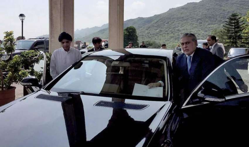 اسلام آباد: وفاقی وزیر خزانہ سینیٹر اسحاق ڈار جے آئی میں ..