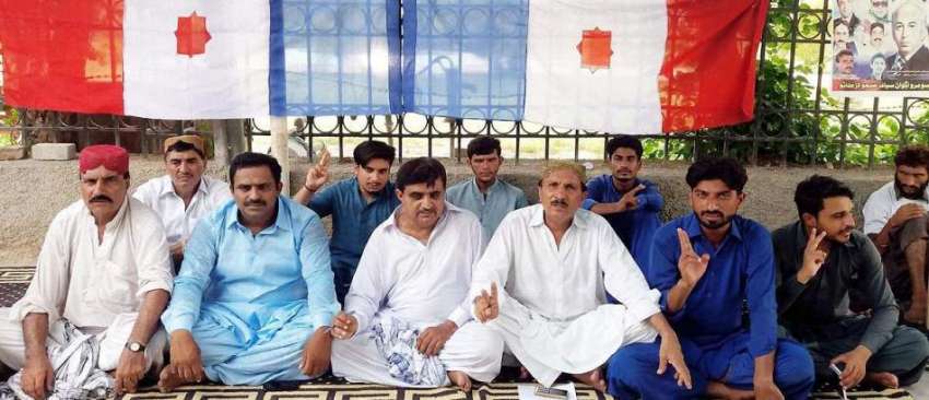 لاڑکانہ: لاڑکانہ پریس کلب کے باہر سندھ ترقی پسند پارٹی کی ..