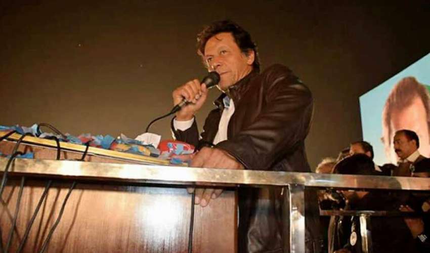 اٹک: پاکستان تحریک انصاف کے چیئرمین عمران خان جلسہ عام سے ..