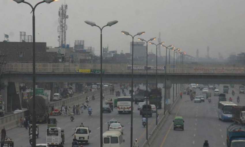 لاہور: متعلقہ انتظامیہ کی غفلت کے باعث بند روڈ پر دن کے اوقات ..