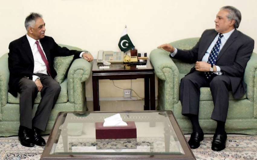 اسلام آباد: وفاقی وزیر خزانہ سینیٹر اسحاق ڈار سے گونر سندھ ..