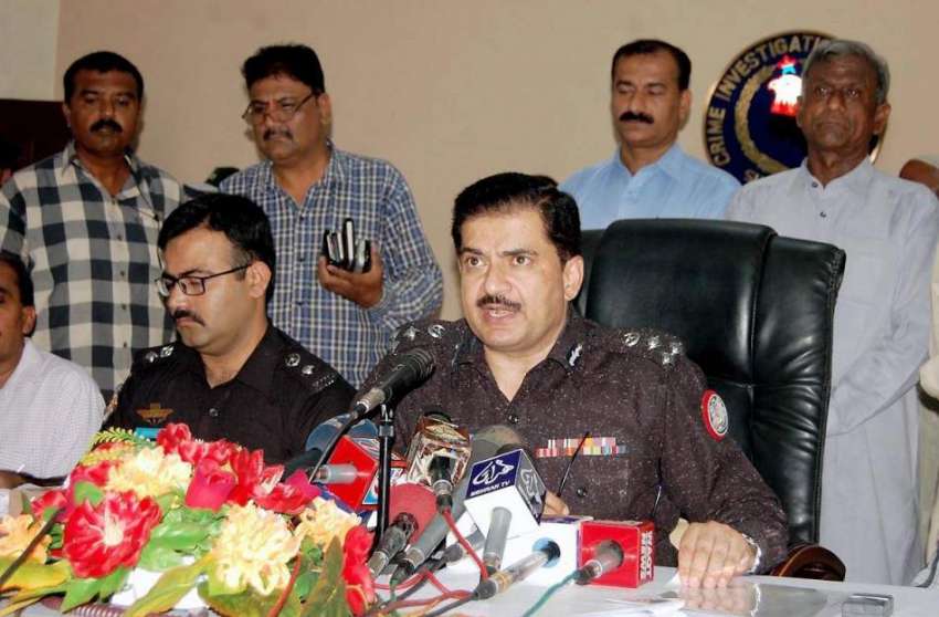 کراچی: سی آئی اے کے ڈی آئی جی ڈاکٹر جمیل احمد پکڑے جانے والے ..