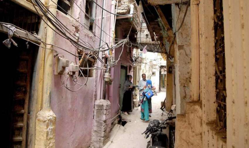 راولپنڈی: پولیو ہیلتھ ورکر شروع ہونیوالے پولیو مہم میں بھابڑا ..