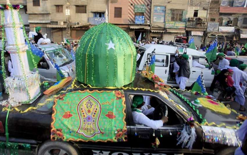 لاہور: جشن عید ملادالنبیﷺ کے موقع پر مرکزی میلاد جلوس میں ..