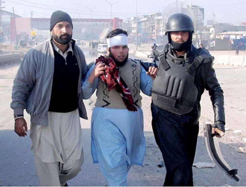 اسلام آباد: پولیس پر پتھراؤ کرنے والے مظاہرین کو گرفتار ..