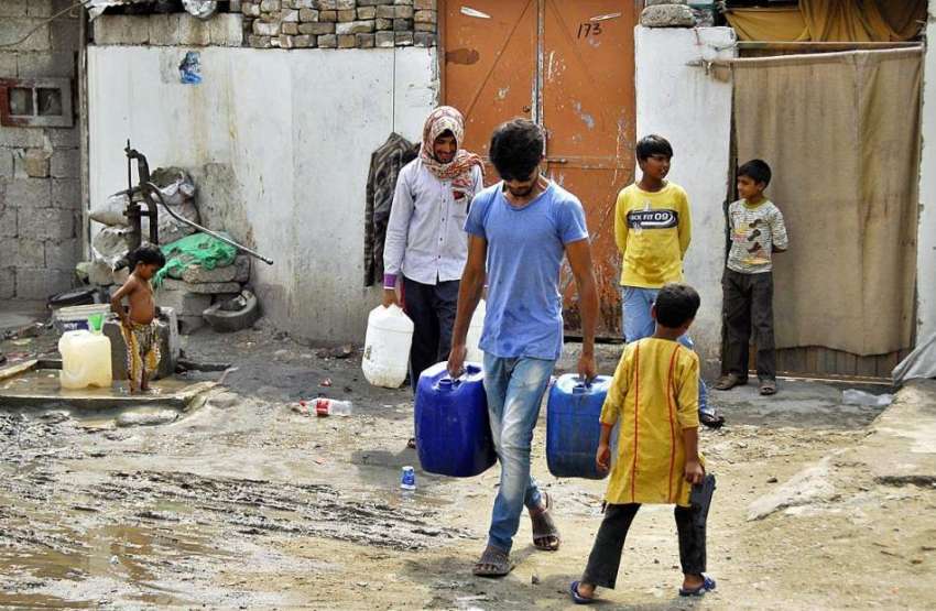 اسلام آباد: وفاقی دارالحکومت میں پانی کی قلت کے باعث شہری ..