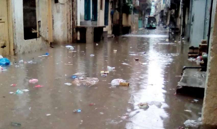 راولپنڈی: کرتار پورہ میں شدید بارش کے بعد گلی برساتی نالے ..